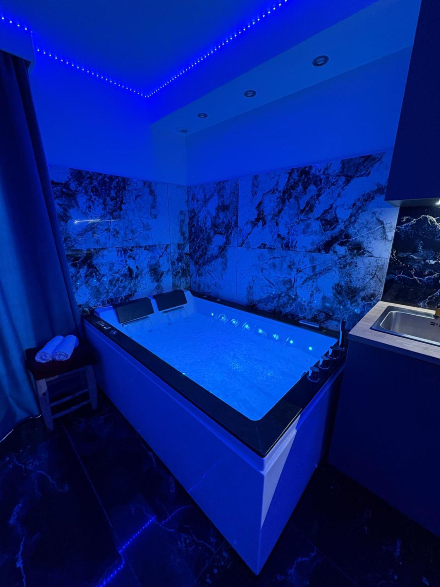 Studio Avec Jaccuzzi Saintry-sur-Seine Exterior foto